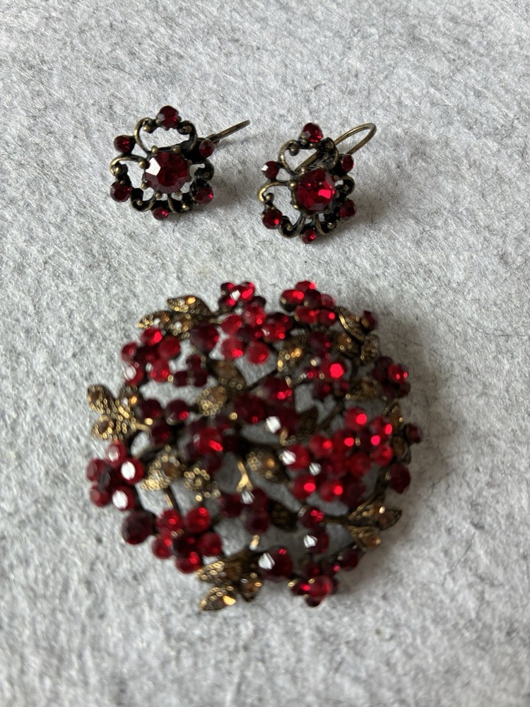 Vintage Red Stone Brooch And Earrings. Free shipping.