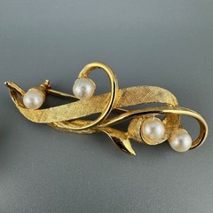 Vintage to Now Brooch Lot Gold Tone Faux Pearl Leaf Textured Brushed 1 Signed