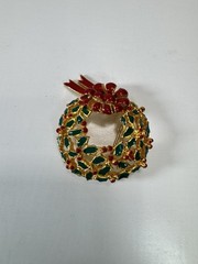 Vero Christmas Wreath Brooch Red Green Gold Enamel Holiday Bow Pin