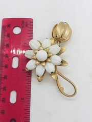 Vintage goldtone white bead floral spray brooch see description