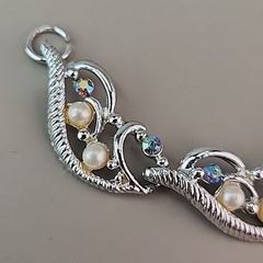 Vintage Rhinestone Bracelet Faux Pearls Silver Tone Scalloped 7″