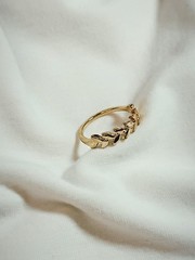 Vintage Leaf Ring – Size 5.5 – Gold-Tone Metal Alloy – Nature-Inspired Design