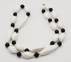 Modern Art Deco Black & White Round and Geometric Spiral Bead Vintage Necklace