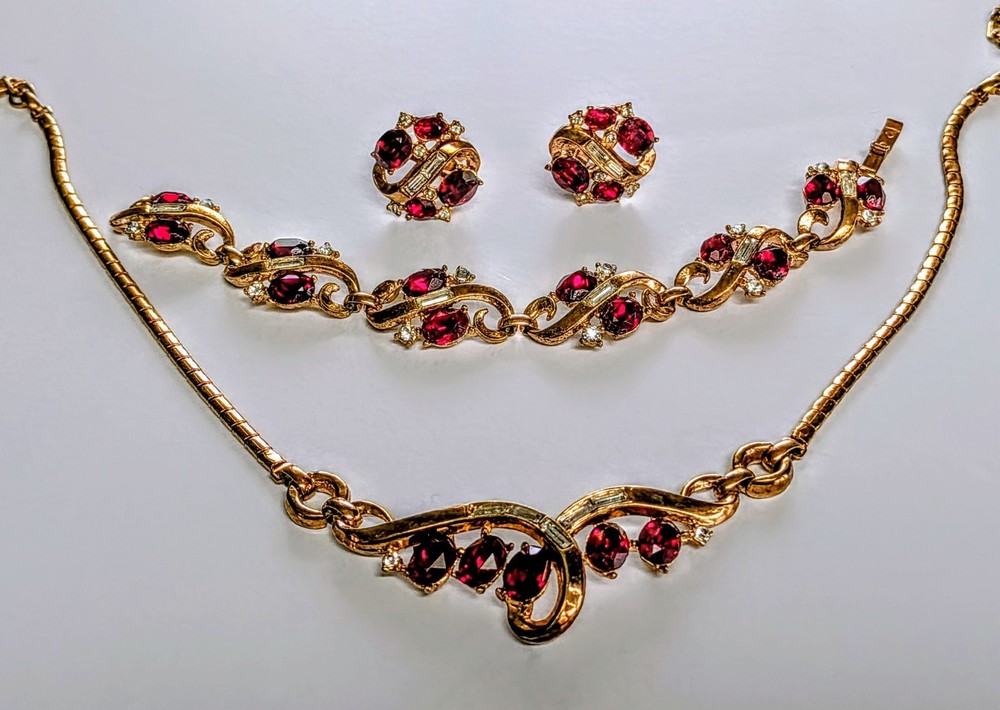Alfred Philippe Trifari 1940’s Pat Pending Ruby & Clear 3 Piece Necklace Set