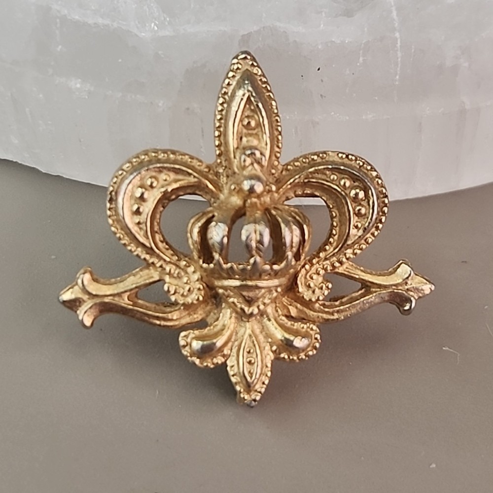 Vintage Watch Fob Brooch Pin Fleur De Lis Gold Tone 1 1/8″