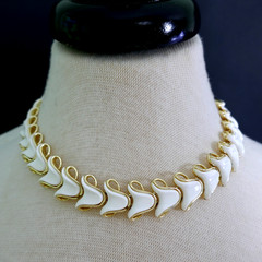 VINTAGE 1950’S CORO WHITE THERMOSET PLASTIC NECKLACE CLIP-ON EARRINGS SET
