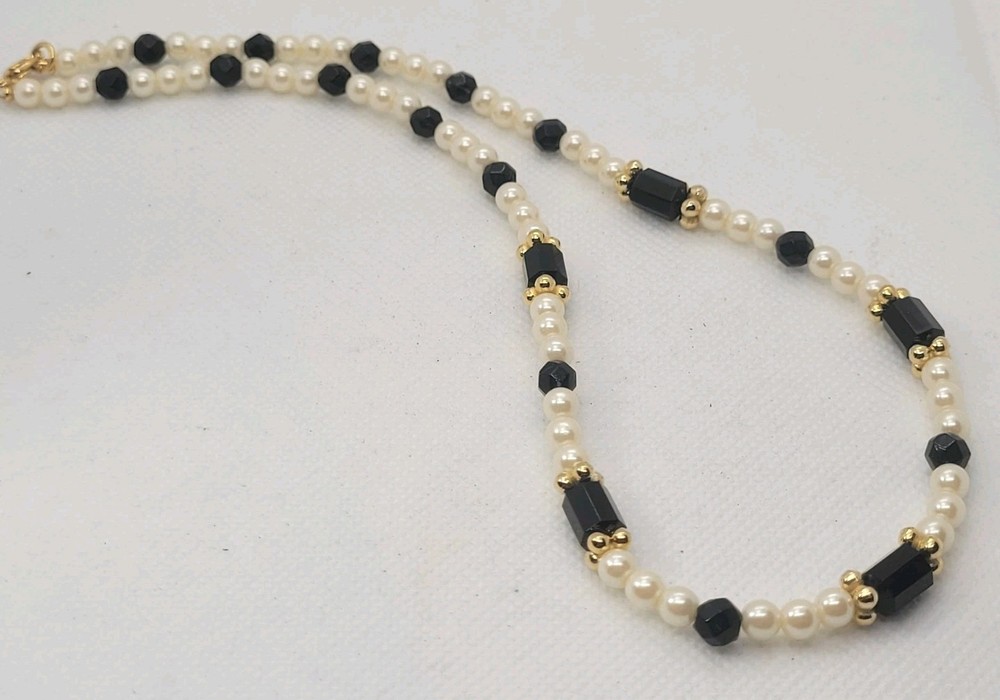 Pearl Imitation And Glass Necklace 17in.