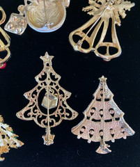 Brooch Lot Christmas Trees Wreaths Bells Snowman Gold & Silver Tones Rhinestones
