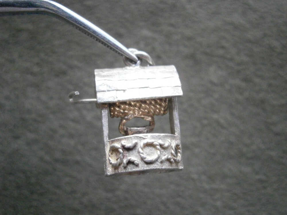 Large Wishing Well Vintage Sterling Silver Bracelet Charm Pendant 5.2g