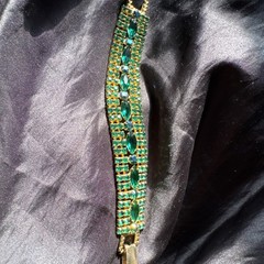Vintage Juliana Emerald Green Rhinestone Gold Tone Bracelet