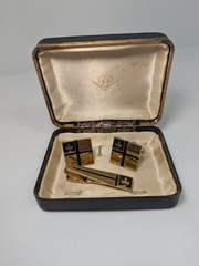 Vintage Mens Cufflinks Tie Bar Set Gold Tone with Case Excellent