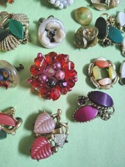 Vintage Collection of THERMOSET LUCITE & Glass Beads & Pieces – Some are Signed