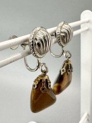 ⛎ Vintage Tiger Eye Dangle Screw Back Earrings Shell Top Gold Brown Stone Pair