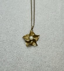 Vintage DEC Signed 1/20 14K Gold Filled Pearl Plumeria Flower Necklace 18″