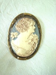 Vintage Nouveau Revival High Relief Gray Cream Cameo Lady Flowers Brooch KJ