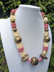 Vintage Hippie Boho Chic Pink Gold Ivory Beads Costume Statement Necklace