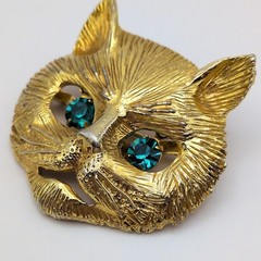 Vintage Gold Tone Cat Face Brooch/Pendant Dangling Rhinestone Eyes 1.75in