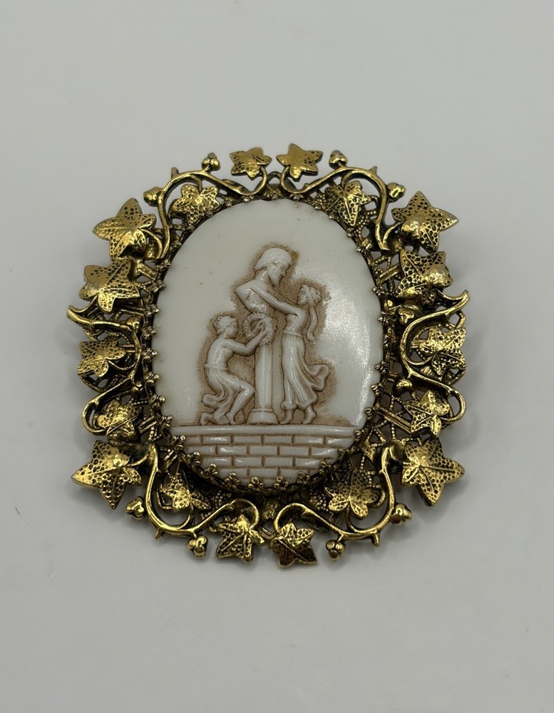 Vintage Cameo Brooch Pendant Gold Tone Plastic Cameo Greek Scene Ivy Frame 2”