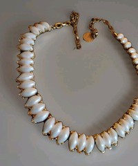 Vintage Retro Gold Tone And Cream Lucite Thermoset Choker Necklace