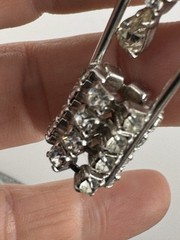 Vtg Screw Back Wishing Well Clear Rhinestone Dangle Jewelry Earrings 1.5″