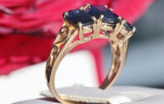 14k yellow gold size 5 ring 2.50ct natural Ceylon treated sapphire 3 stone 2.8g