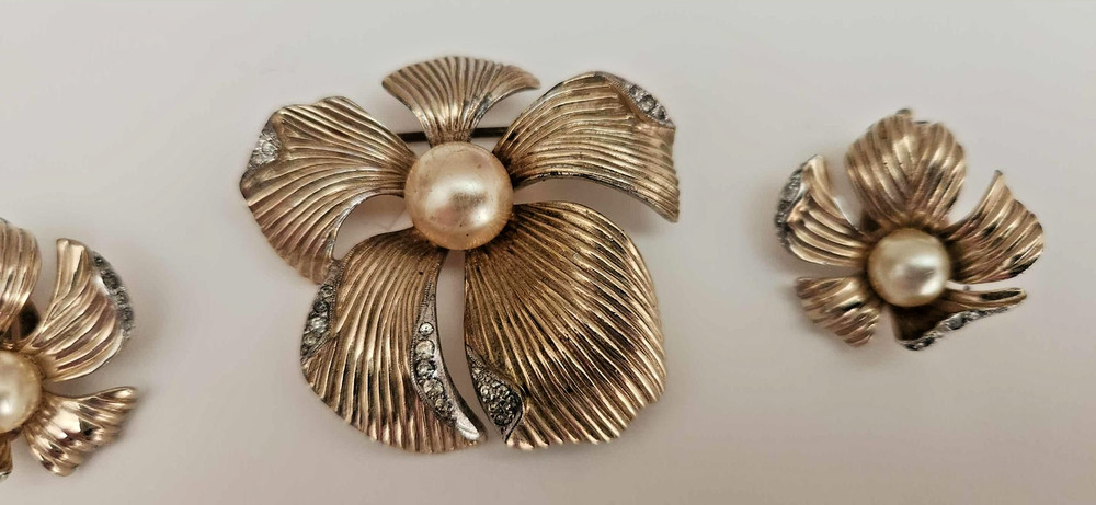 Vintage Jomaz flower faux Pearl Rhinestone Pin brooch and Earrings Set