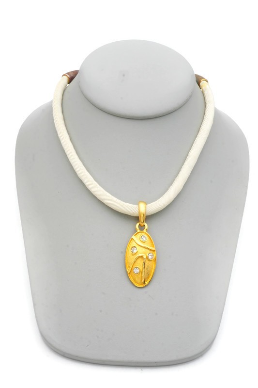 Vintage Necklace Gold Tone Rhinestone 15.5″
