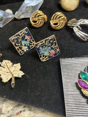 Vtg clip on earrings 14 Pairs Silver Gold Tone Metal Faux Stones Mixed Materials