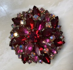 VTG. GOLD TONE RED RHINESTONE & CLEAR AB 3-D RHINESTONE BROOCH 2”