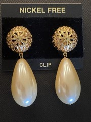 Vintage 1980s Faux Pearl Drop Clip On Earrings Large Gold Tone Runway Statement