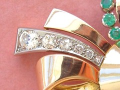 VINTAGE RETRO 2.59ctw MINE DIAMOND .82ctw EMERALD 18K BIG BOW RIBBON BROOCH 1940