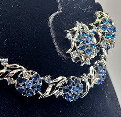 Antique Silvertone Blue Rhinestone Flowers Necklace 15.5in Clip on Earrings 1in