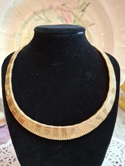 Vintage 16″ signed TRIFARI Necklace Choker Signed Brush & Satin Gold Tone