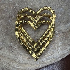 Triple Heart Clear & Red Rhinestone Gold Tone Pin Brooch Valentine gift 2 3/8″