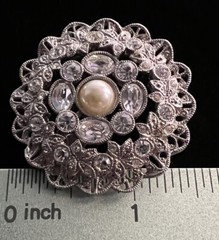 Vtg Silvertone Lace w/Inset Rhinestones Multi Level Clip On Earrings Faux Pearl