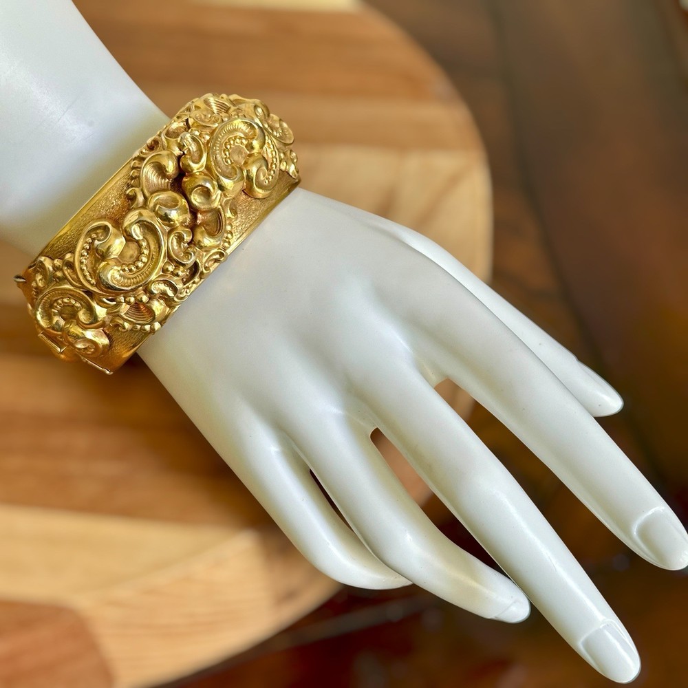Whiting Davis Repoussé Hinged Bangle Bracelet 6.5 Floral Gold Art Nouveau Rare
