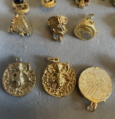 20 Pc Gold Tone VTG Charm/Pendants CAT WISHING WELL MANSION FISH BABY SHOES Etc