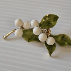 Vintage Mistletoe Brooch Green Enamel White Berry Christmas Holiday Gold Tone…