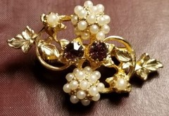 Gold Tone Vintage Pin with Tiny Faux Pearl Clusters and 2 Amethyst Crystals
