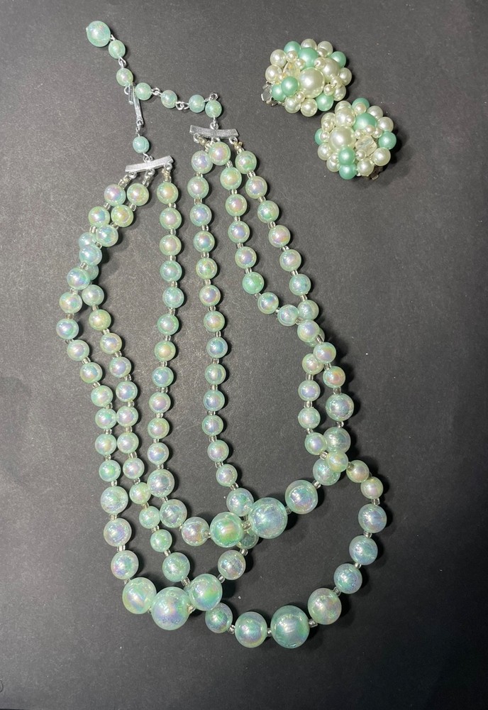 Vintage 1940’s – 1950’s Seafoam Green Iridescent Bead Necklace w/ Clip On Earrin