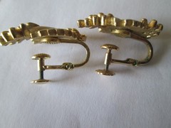 Vintage Trifari Gold Tone Leaf Berries Earrings Set 1955–1969 Autumn Fall clipon