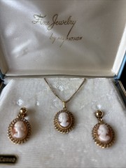 Vintage Carved Cameo 12 KT Gold Filled 15”Necklace Screw Back Earrings Marathon