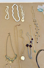 30lb LOT Vintage Jewelry Necklace Brooch Pendant Earrings Bracelet Costume Watch