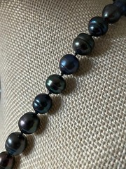 Pearl Necklace Hand Knotted Beads Oil Slick Peacock 9-10mm 925 Clasp 18″
