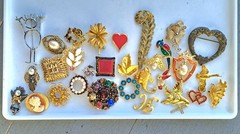 30 Vintage Brooch/Pins Lot–Some Signed—Goldtone Rhinestone Animals Cameo Flowers