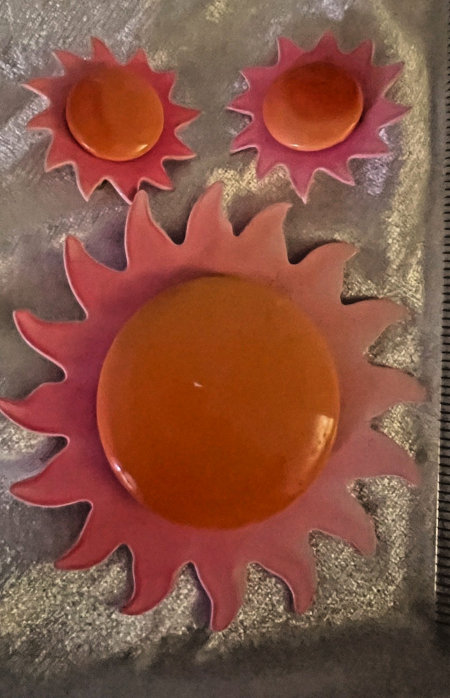 Vintage Flower Power Brooch and Earrings 3″