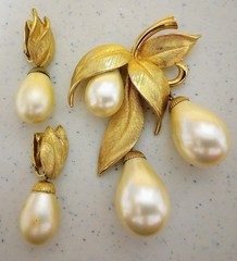 Vintage Jewelry Marvella Style Gold Tone Drop Faux Pearl Clip Earrings & Broach