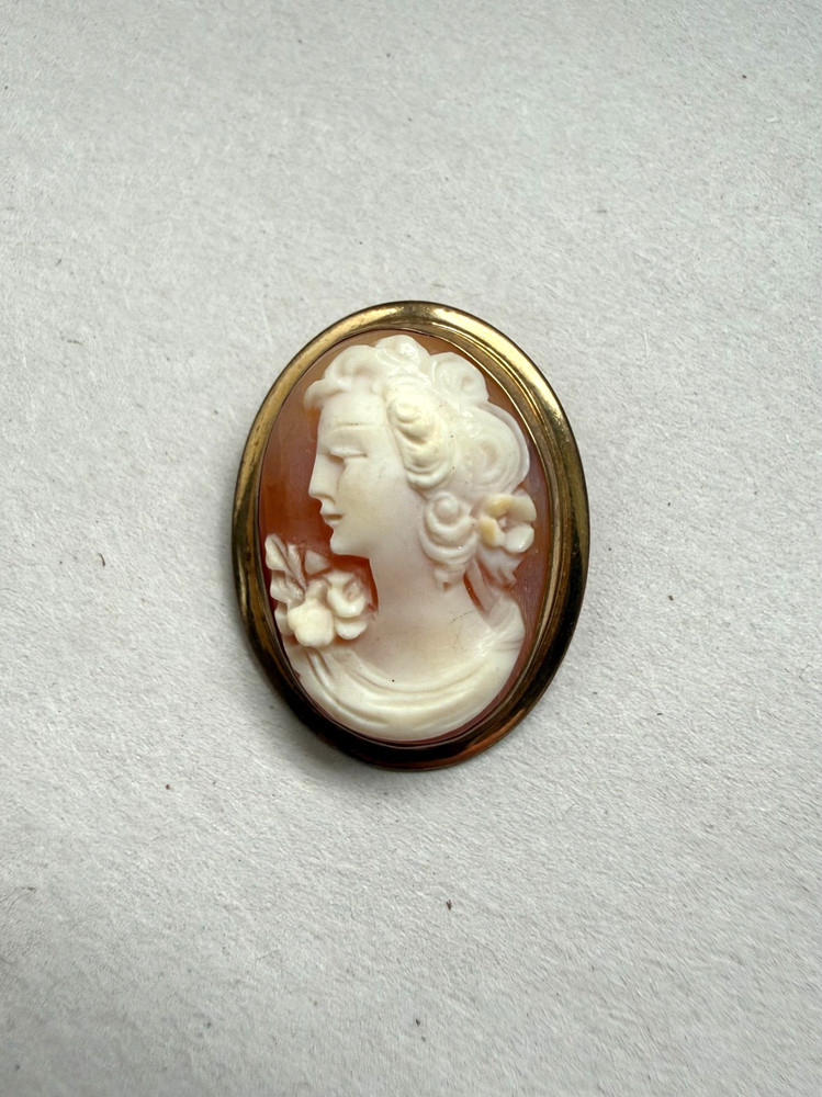 Cameo Pin Pendant, Good Condition, 12k GF, A&Z Brand, Vintage, Left Facing