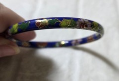 Vintage Pair Of Chinese Cloisonné Enamel Bangle Bracelets Blue White Floral Boho