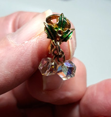 VTG Gold‑Tone Ivy Clip‑On Earrings – Aurora Borealis Crystals – Patented Clips